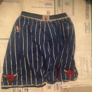 Men’s Y2K Reebok Chicago Bulls Blue Stripe Basketball Shorts Size Medium-Large